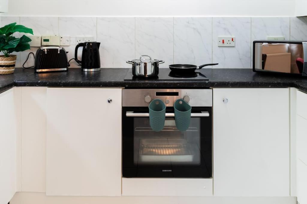 Cosy Decorated Flat In Tonbridge Apartment Ngoại thất bức ảnh